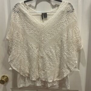 Cream/white color, size L